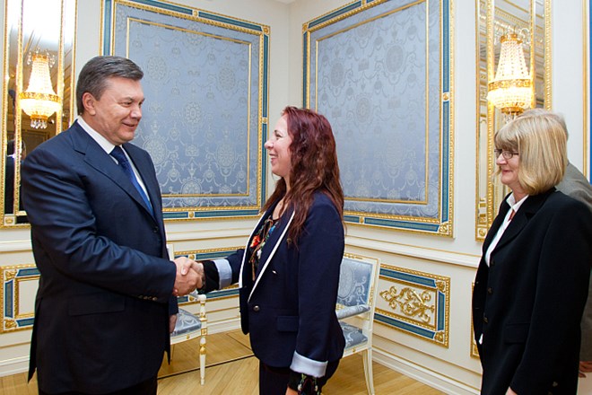 Viktor Janukovič (levo)