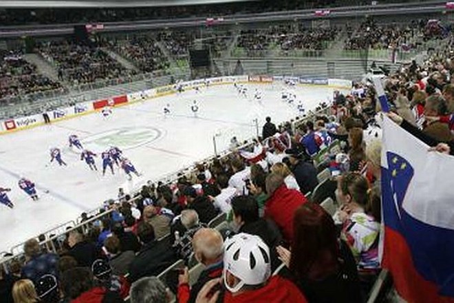 Slovenski hokejisti se bodo prihodnje leto na svetovnem prvenstvu elitne skupine v Stockholmu pomerili s Švedi, Čehi,...
