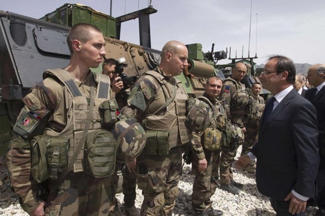 Francoski predsednik na nenapovedanem obisku v Afganistanu