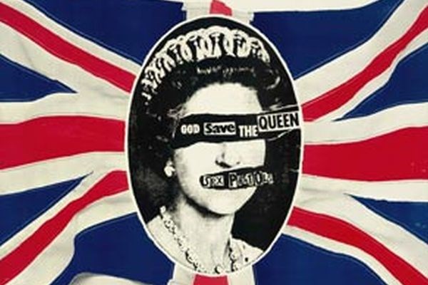 Izid pesmi God Save the Queen je v Britaniji povzročil velik škandal.