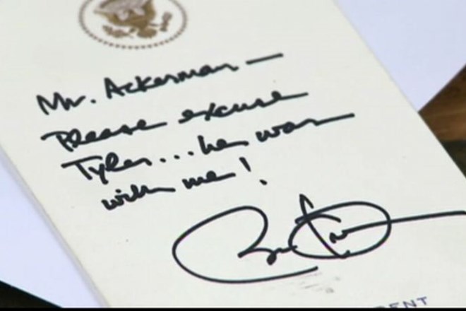 Obama dečku napisal opravičilo za izostanek v šoli: ''Bil je z mano''