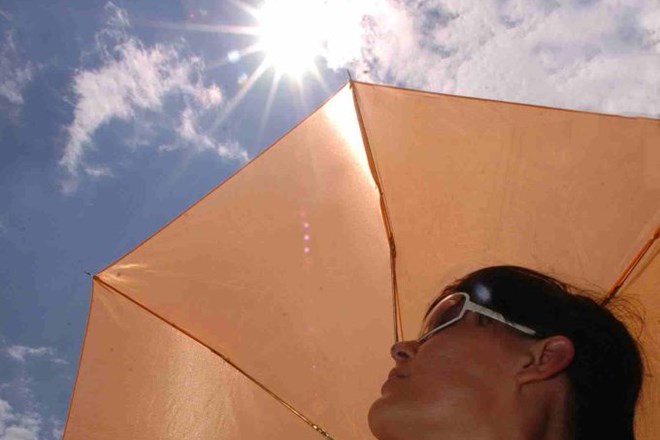 Dermatologi opozarjajo na škodljive vplive sonca na staranje kože
