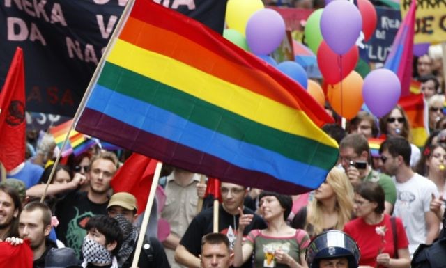 Danska: istospolni pari se bodo po novem lahko poročili tudi v cerkvi