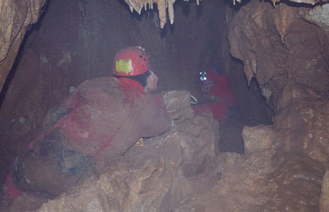 Poškodovanega hrvaškega speleologa rešili iz jame na Velebitu