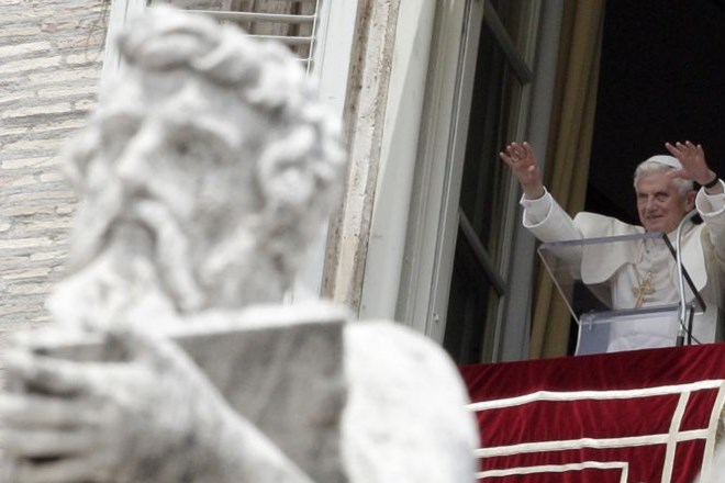 Vatikan: Prijeti papežev strežnik ni grešni kozel