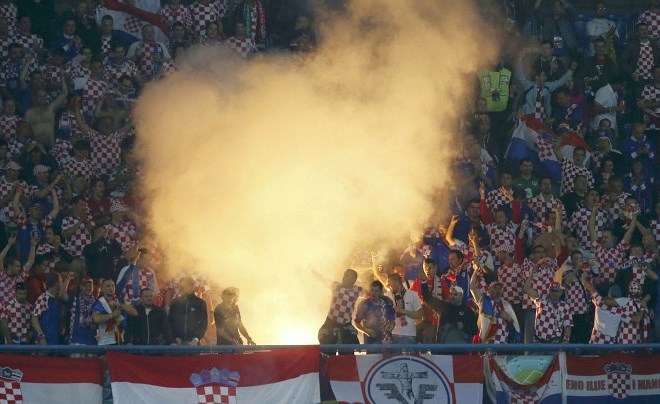 Hrvaški navijači so si na tekmi proti Irski privoščili preveč.