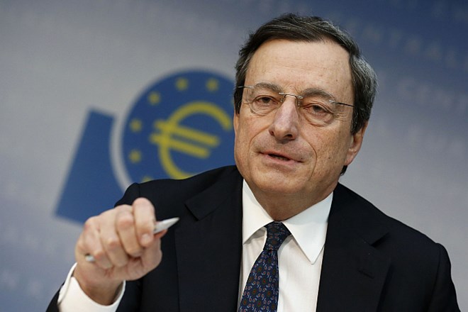 Draghi: Spopad s krizo je zdaj na politikih