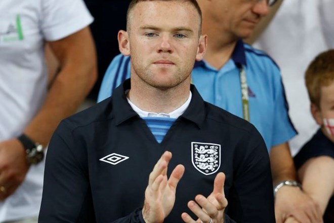 Wayne Rooney, ki je prvi dve tekmi zaradi kazni presedel na tribuni, zdaj lahko spet igra.