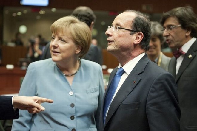 Francoski predsednik Francois Hollande in nemška kanclerka Angela Merkel.