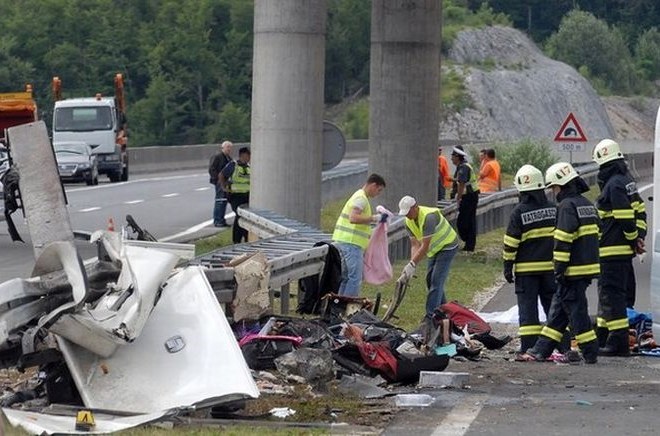 V nesreči avtobusa je življenje izgubilo tudi devet otrok. (Fotografija je simbolična.)