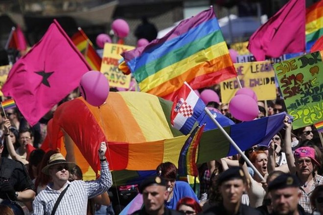 Letošnji paradi ponosa v Zagrebu in Splitu sta sicer za razliko od dogajanja lansko leto minili brez fizičnih napadov na...