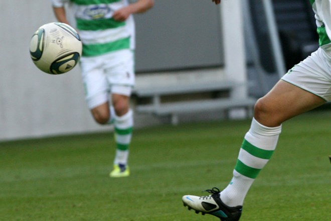 Zeleno bele je za štiri leta okrepil obetavni slovenski nogometaš. (slika je simbolična)