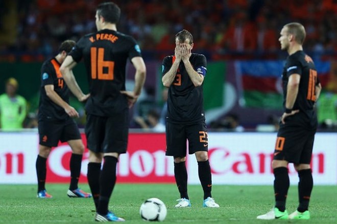 Van Marwijk po neuspehu na Euru iz reprezentance vrgel kar štiri nogometaše