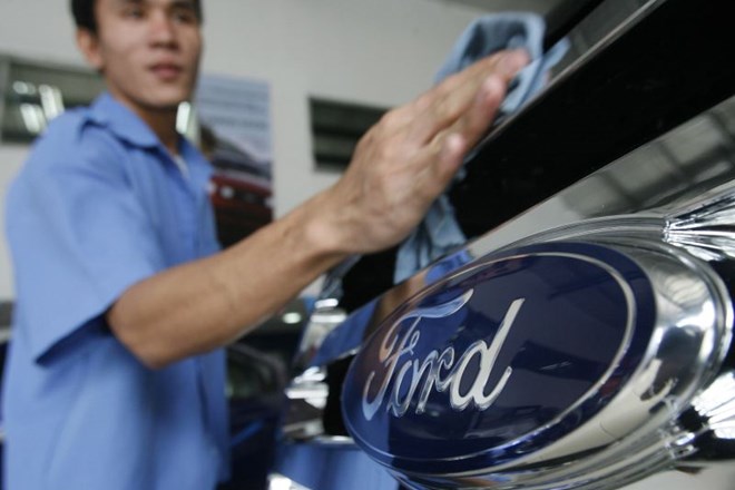 Volkswagen povečal dobavo avtomobilov trgovcem, Ford zapira tovarno na Filipinih