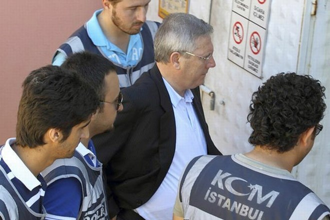 Aziz Yildirim bo zaradi prirejanja izidov nekaj let presedel v zaporu.