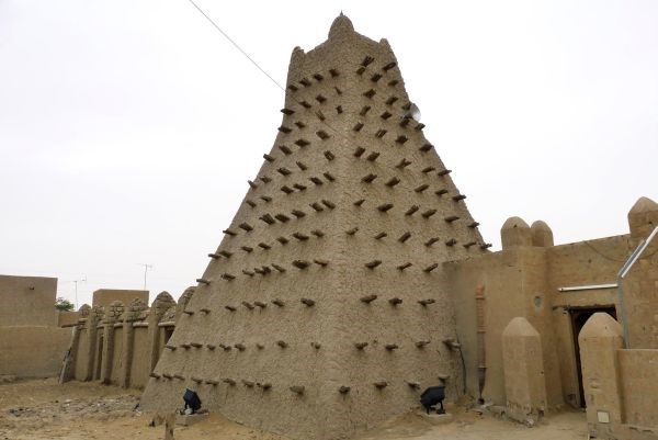 Mali: Islamskim upornikom, ki še naprej uničujejo zgodovinske spomenike, grozi tudi ICC