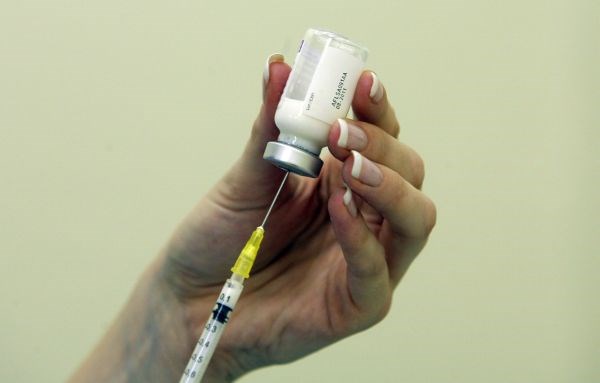 Znane nove cene cepiv proti HPV, oba ponudnika vložila zahtevek za revizijo