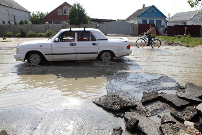 V poplavah je v Rusiji umrlo najmanj 114 ljudi.