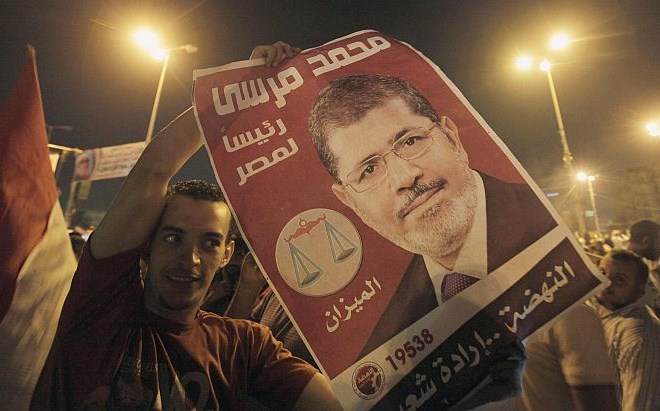 Poteza Mursija je v nasprotju z odločitvijo vojaškega sveta, ki je po razsodbi ustavnega sodišča tudi sprejel niz ustavnih...