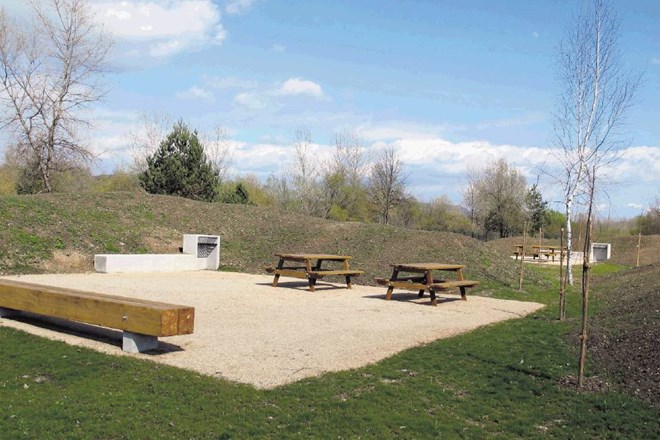 Te dni bo končno mogoče uporabljati prostore za piknik v sklopu Rekreativno-izobraževalnega centra ob Savi pri Tomačevem....
