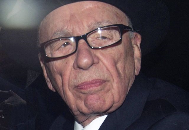 Rupert Murdoch odstopil s čela več britanskih časnikov
