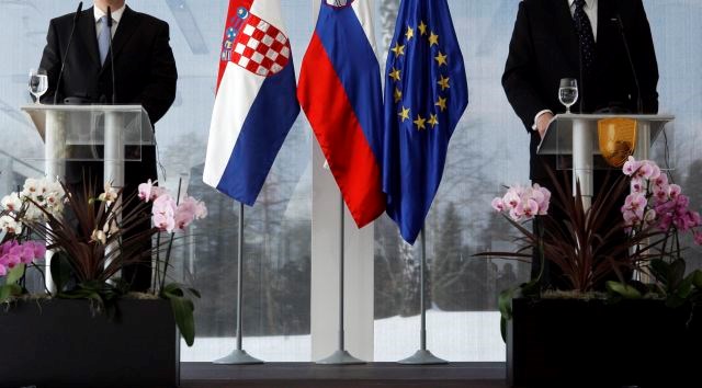 Hrvaški mediji: Šarade je konec, Slovenija grozi