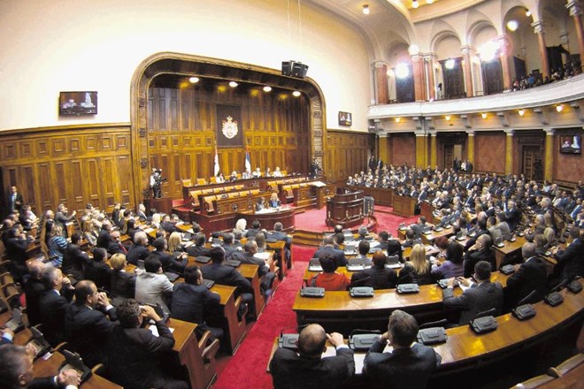 Srbski parlament je včeraj pozno zvečer Ivico Dačića potrdil za novega premierja.