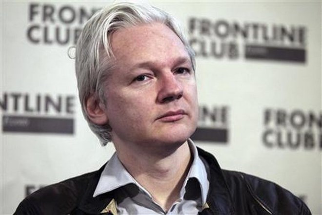 Za Assangev azil bo zdaj lobirala še njegova mati