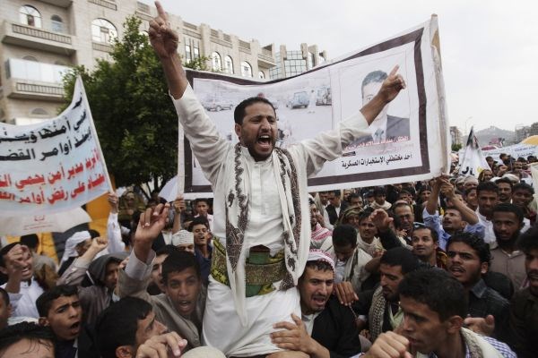 V Jemnu že dalj časa potekajo spopadi med nasprotniki in privrženci nekdanjega predsednika Alija Abdullaha Saleha.