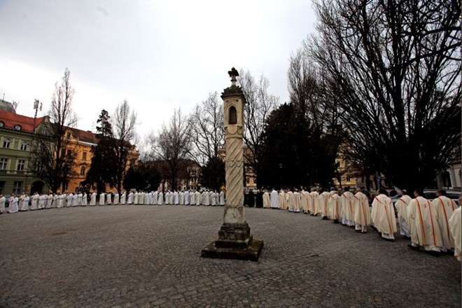Celibat krši kar 60 odstotkov poljskih duhovnikov