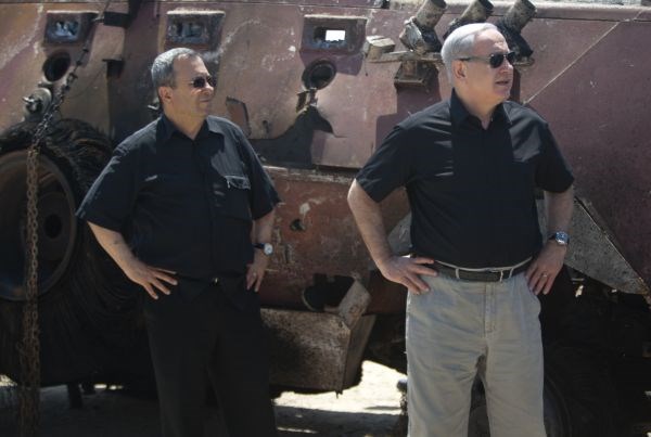Ehud Barak (levo) in Benjamin Netanjahu (desno).