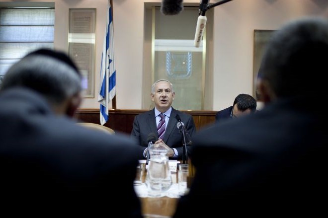Izraelski premier bi rad napadel Iran, a nima zadosti podpore.
