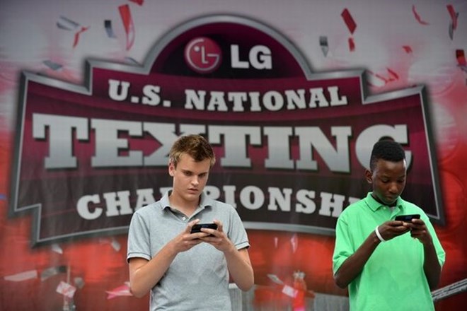 17-letni Austin (levo) je zmagal na tekmovanju.