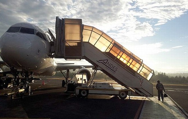 Letalo iz New Yorka do Moskve zaradi grožnje z bombo pristalo na Islandiji