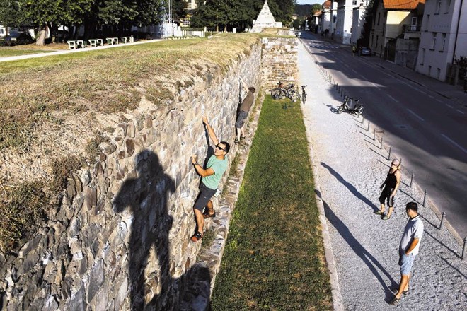Plezalci na rimskem zidu na Mirju vadijo že trideset let.