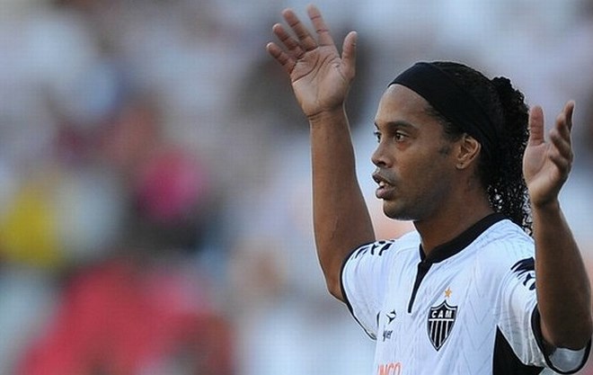 Ronaldinho je znova pokazal razkošno nogometno znanje.