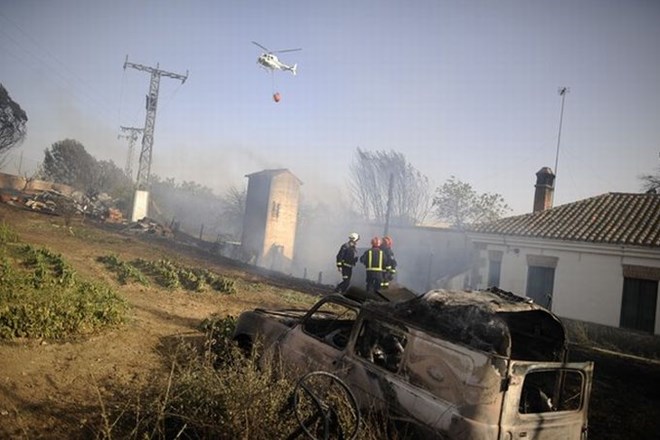 Zaradi požarov blizu Madrida evakuirali dva tisoč ljudi