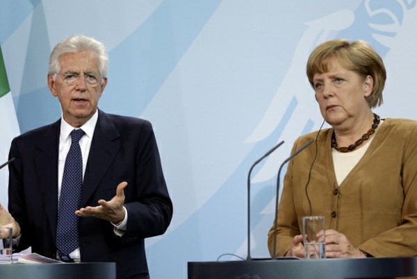 Italjianski premier Mario Monti in nemška kanclerka Angela Merkel.