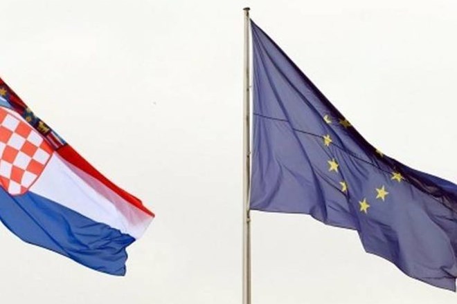 Hrvaški mediji: Bruselj izgublja potrpljenje s Slovenijo zaradi pogojevanja ratifikacije
