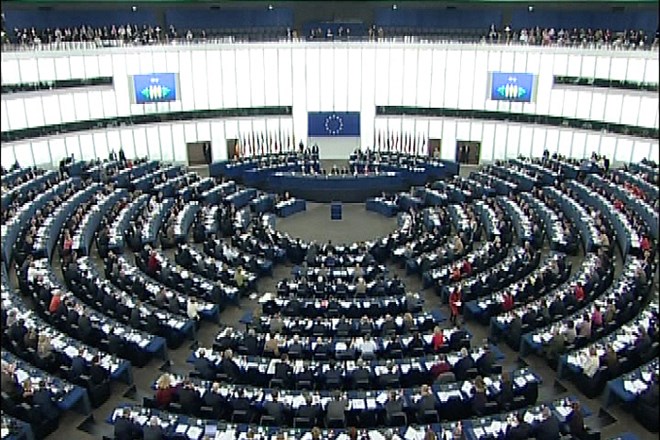 Del Evropskega parlamenta zaprt zaradi razpok nad plenarno dvorano
