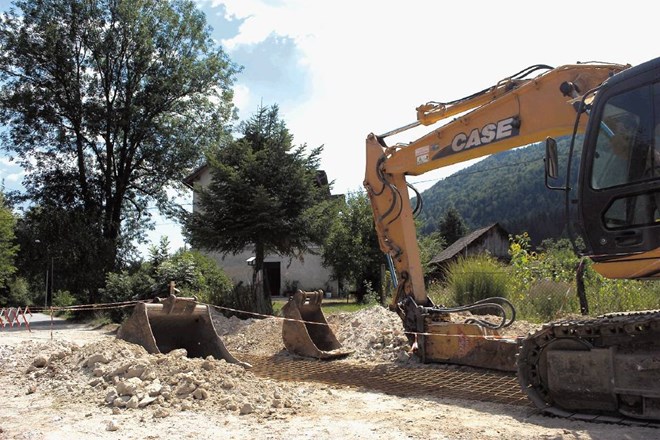 Vodovod in kanalizacija za romski naselji v Kočevju