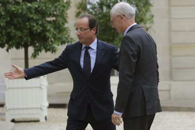 Francoski predsednik Francois Hollande in predsednik Evropskega sveta Herman Van Rompuy.