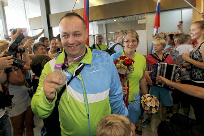 Strelec Franček Gorazd Tiršek se je iz Londona vrnil s srebrno medaljo.