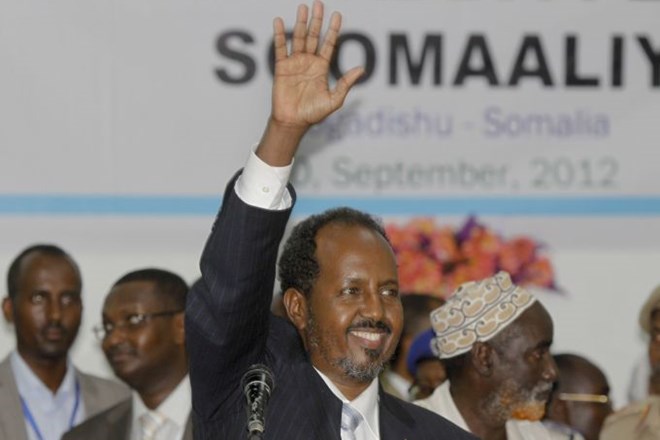 Samo dva dni po izvolitvi je bil novi somalijski predsednik Hasan Šejk Mohamud danes že tarča poskusa atentata, a jo je...