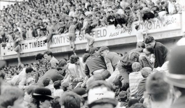 Tragedija leta 1989 je na stojišču stadiona v Sheffieldu zahtevala 96 življenj.