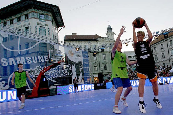 Trenutno je na vrhu svetovne lestvice uličnih košarkarjev slovenski trio. (slika je simbolična)