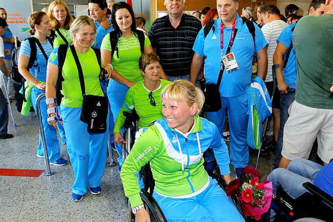 Slovenski paraolimpijci so pred dnevi ob prihodu iz Londona na Brniku doživeli sprejem navijačev, danes pa jih čakata obiska...