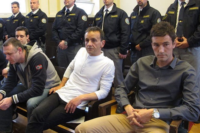 Kosta Turner (v sredini) in Ivan Vinko (levo) sta se po letu in pol pripora v zameno za nižjo kazen odločila priznati očitana...