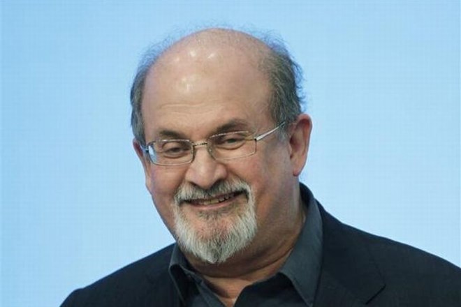 Salman Rushdie, sicer britanski državljan indijskega porekla, je postal tarča iranskih oblasti zaradi knjige Satanski stihi,...