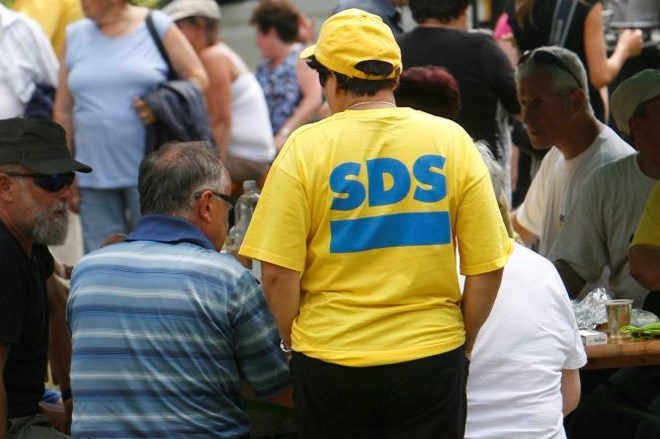 Na parlamentarnih volitvah bi največ vprašanih volilo SDS.